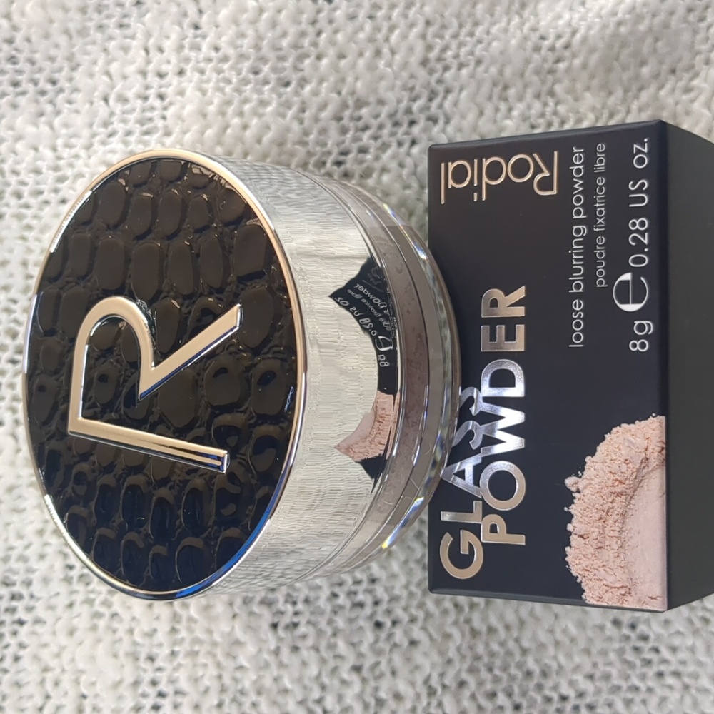 Rodial Glass Powder, 8g/0.28oz - Picture 3 of 10